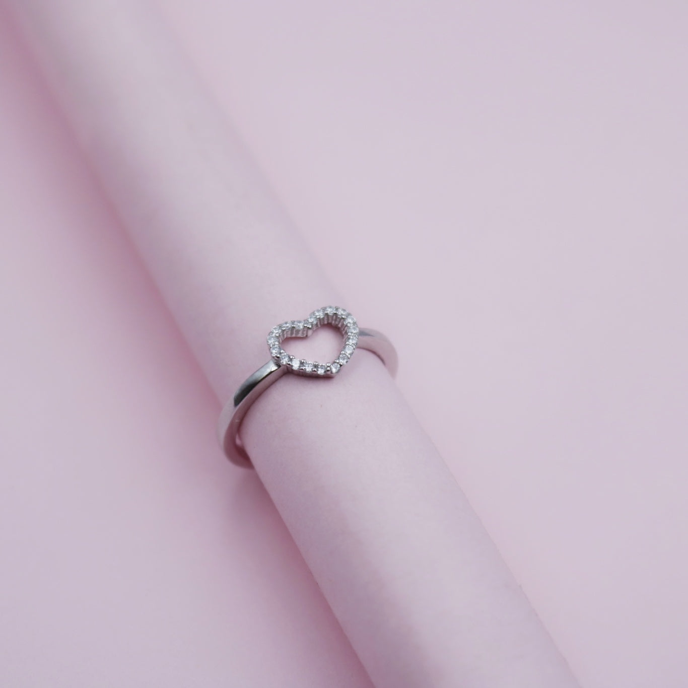 Anillo de Plata Corazón Silueta Circones