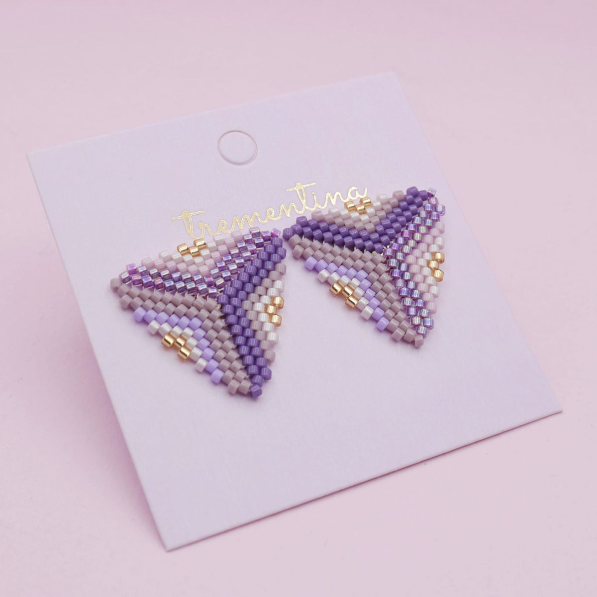 Aretes Triángulo Tejidos Miyuki Lavanda