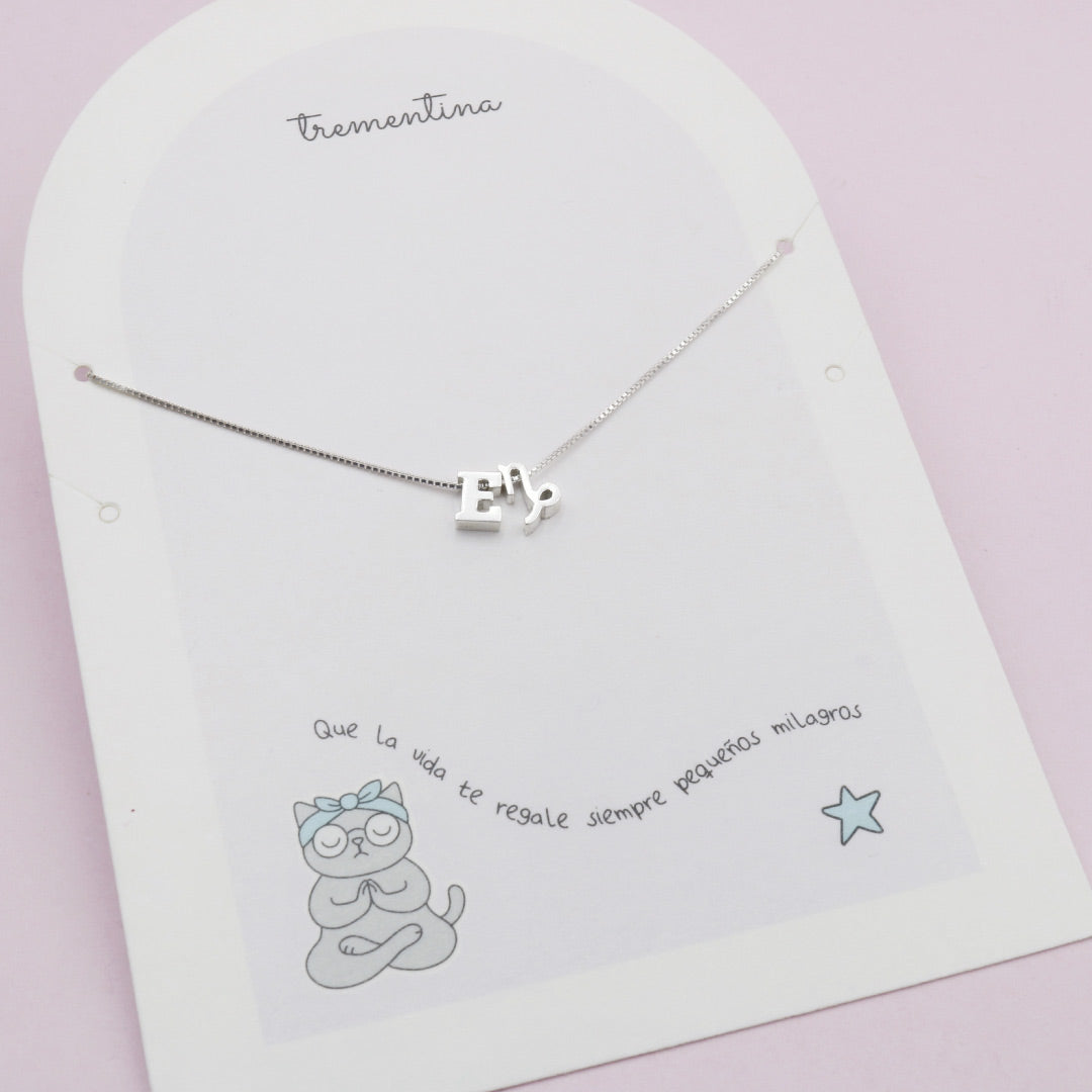Collar Letra Roman y Signo Zodiacal en Plata
