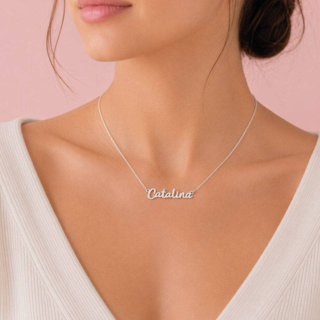 Collar Nombre o palabra Horizontal Tipografía Catalina