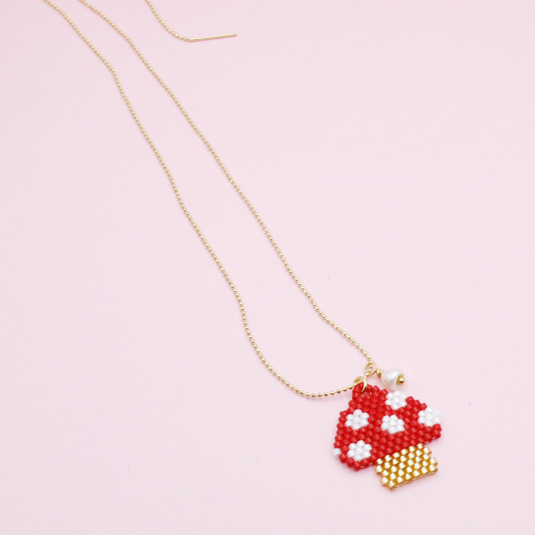 Collar Dorado Hongo Mágico