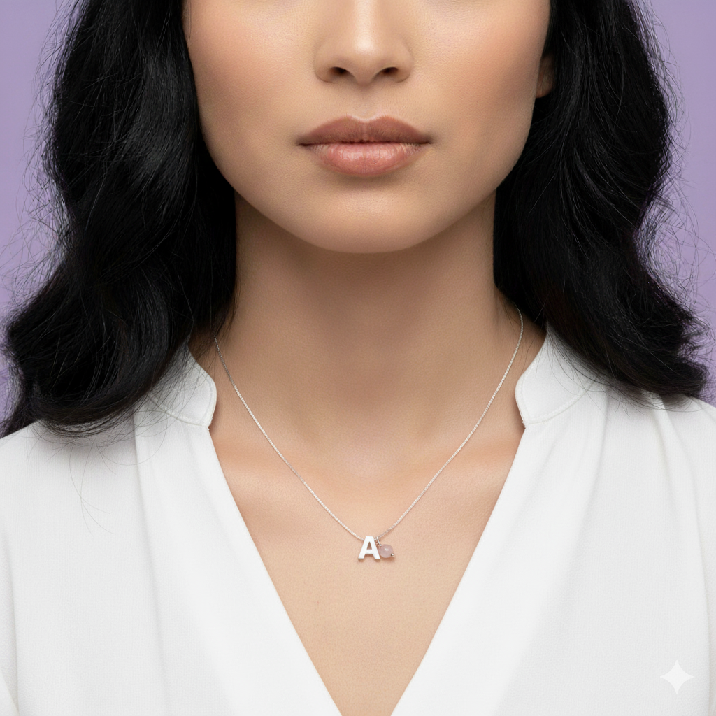 Collar Sencillo Letra y Cuarzo Rosa en Plata