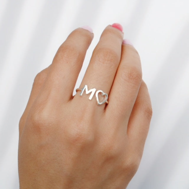 Anillo Letras Roman Corazón en Plata