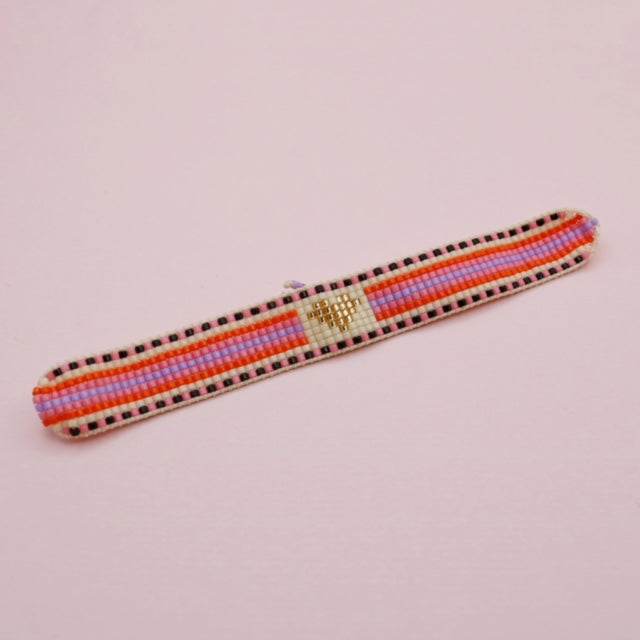 Pulsera Tejida Corazón Dorado