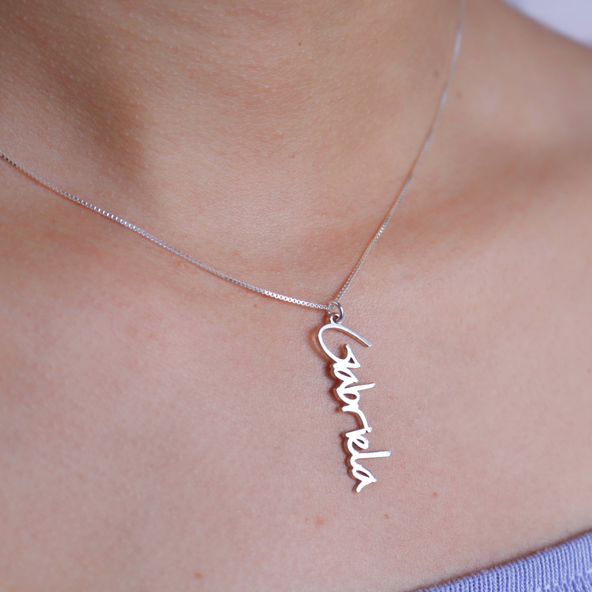 Collar Nombre o Palabra Vertical Gabriela