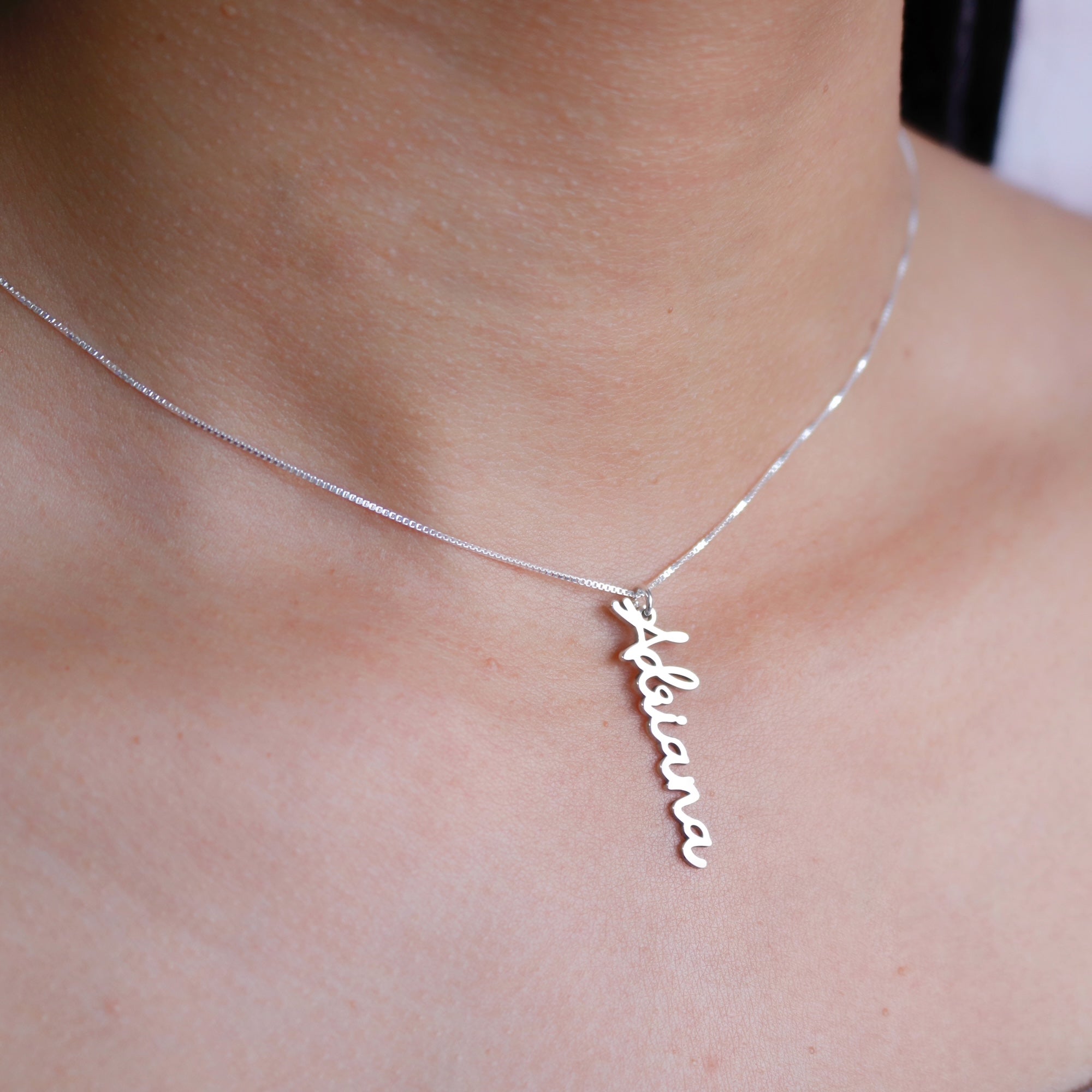 Collar Nombre o palabra Vertical Adriana