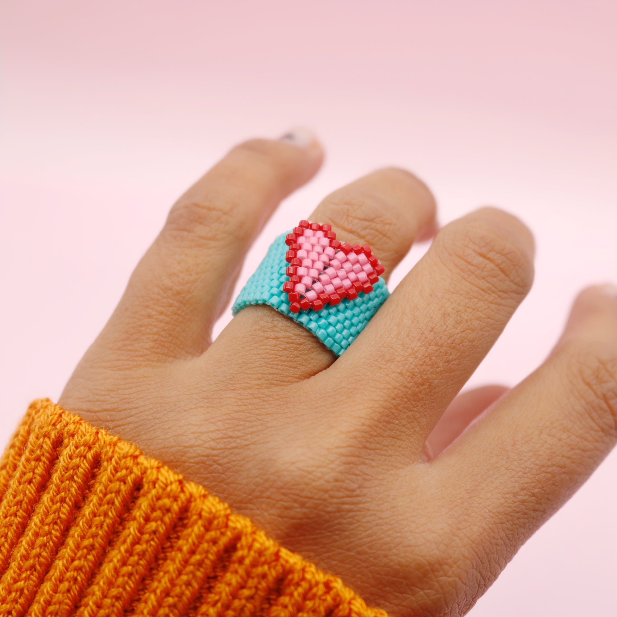 Anillo Tejido Corazón Rosa