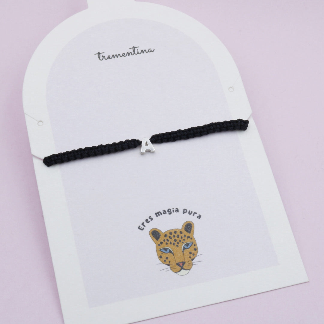 Pulsera Letra Plata Hilo Negro