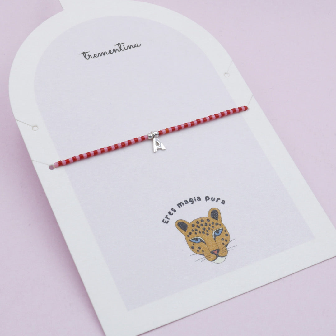 Pulsera Letra Plateada Mostacillas Rojas