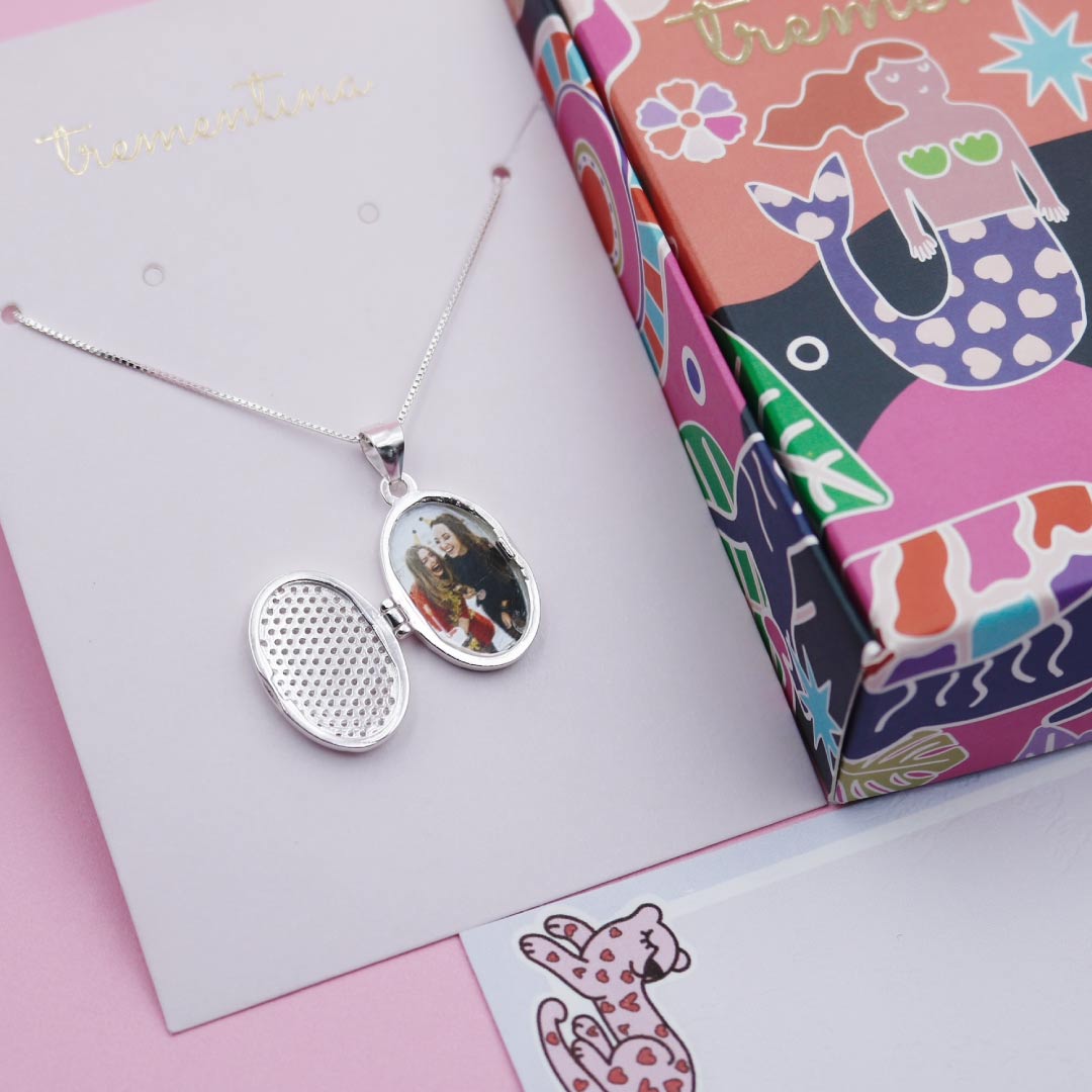 Relicario en Plata Ovalado Circones