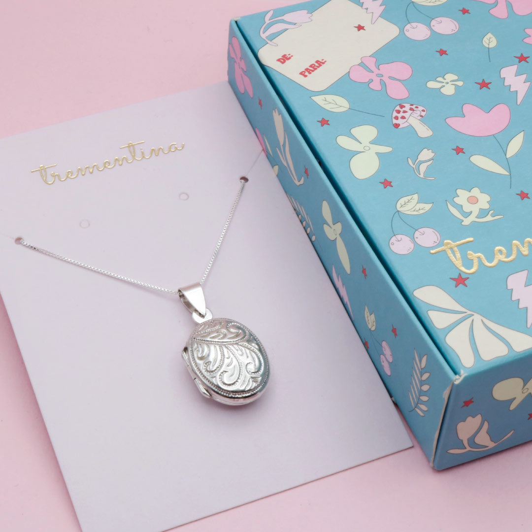 Relicario Ovalado en Plata