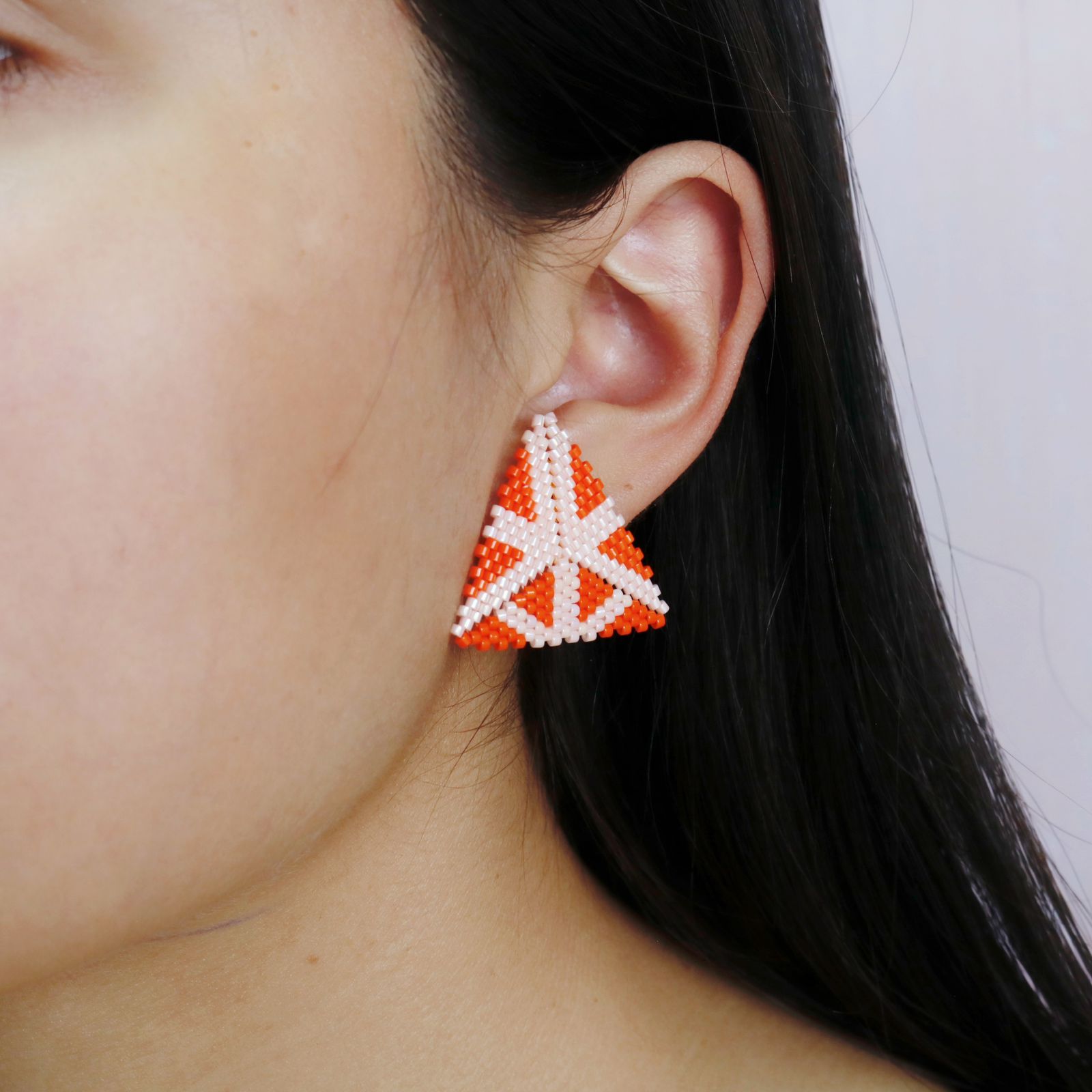 Aretes tejidos Triángulo Ciclón Naranja