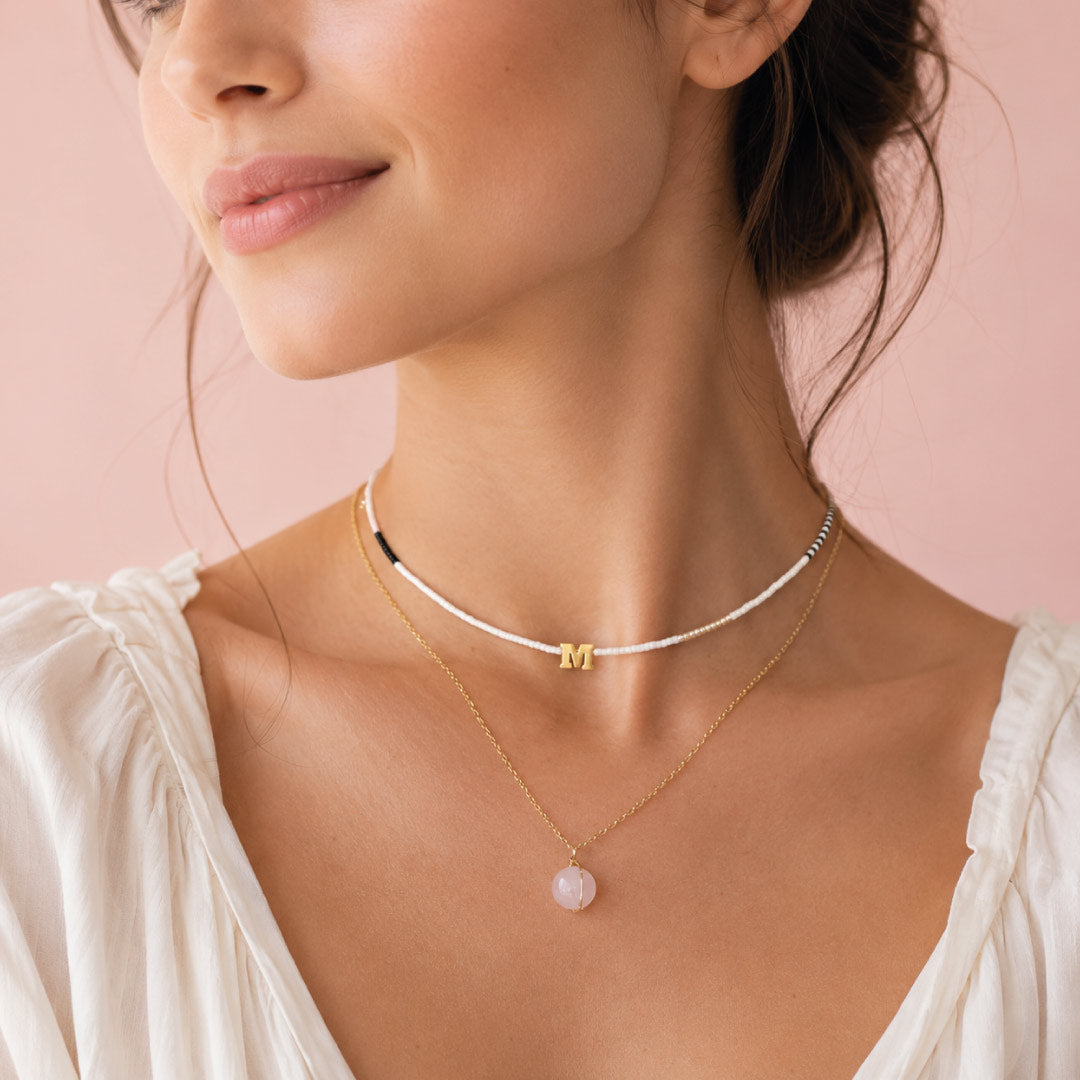 Set Dos Collares Letra Dorada Cuarzo Rosa