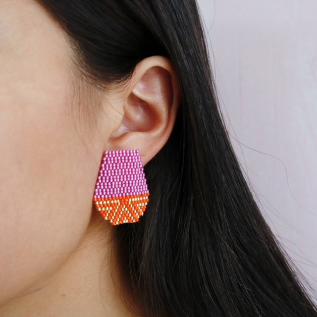 Aretes tejidos Ovalitos Encantados Fuscia Naranja